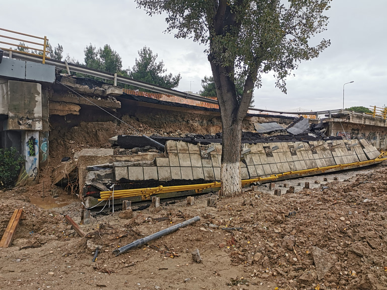 Δήμοι ένωσαν δυνάμεις για την αποκατάσταση της γέφυρας Δενδροποτάμου