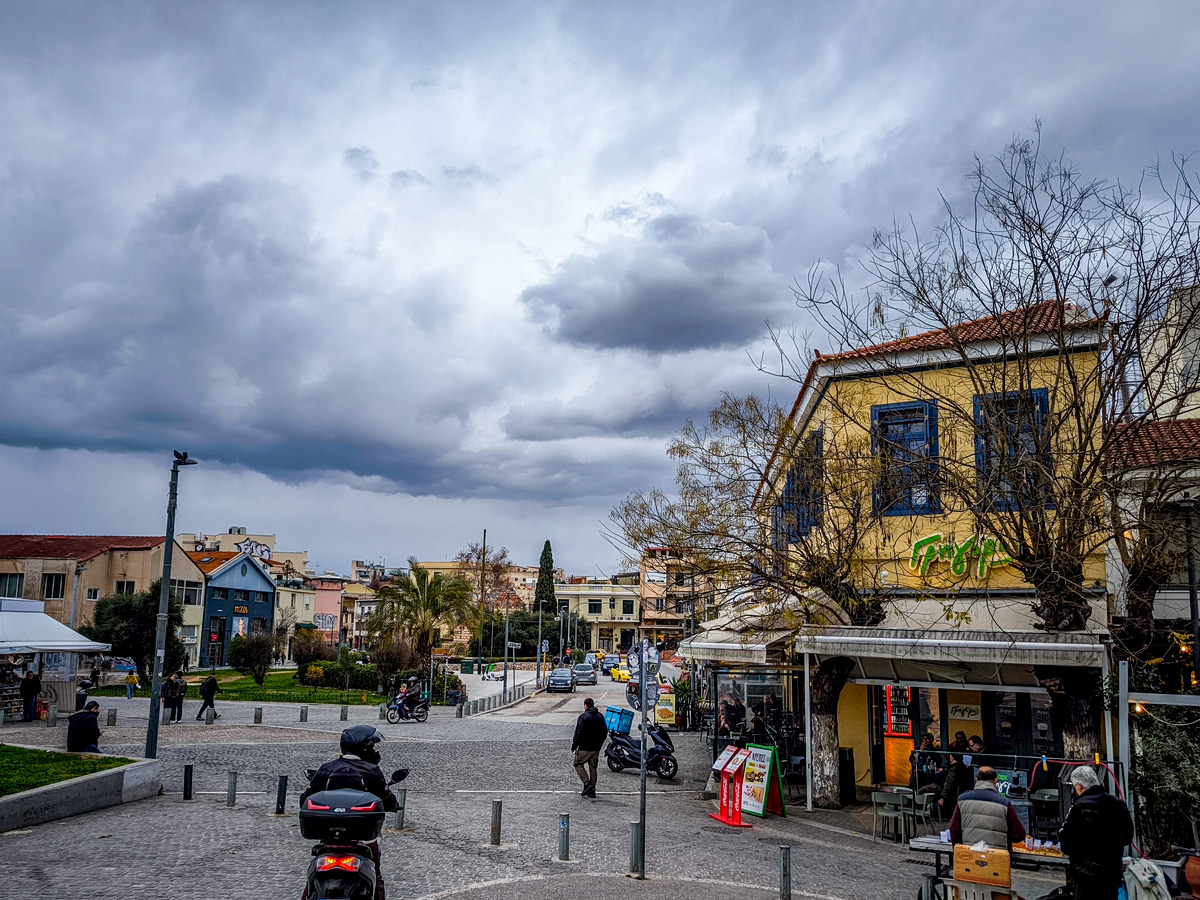 Καιρός: Αίθριος το Σάββατο με κατά τόπους νεφώσεις – Πού θα σημειωθούν βροχές και καταιγίδες