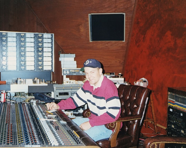 Twin Peaks, Kraftwerk και αέναη κίνηση: Ο DJ Shadow για όλες τις στιγμές τις καριέρας του