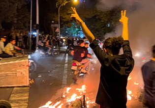 Το Ιράν θα εκτελέσει την πρώτη γυναίκα διαδηλώτρια, καθώς συνεχίζεται η βίαιη καταστολή του Ιανουαρίου