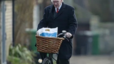 JH Prynne: Πέθανε «ένας άνθρωπος σπάνιος και απολύτως πρωτότυπος – όπως ακριβώς και η ποίησή του»