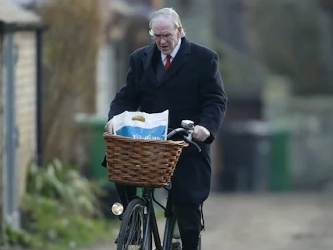 JH Prynne: Πέθανε «ένας άνθρωπος σπάνιος και απολύτως πρωτότυπος – όπως ακριβώς και η ποίησή του»