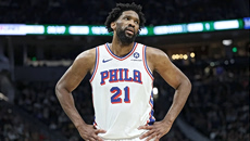 Πήρε εξιτήριο ο Τζοέλ Εμπίντ μετά την επέμβαση στην οποία υποβλήθηκε