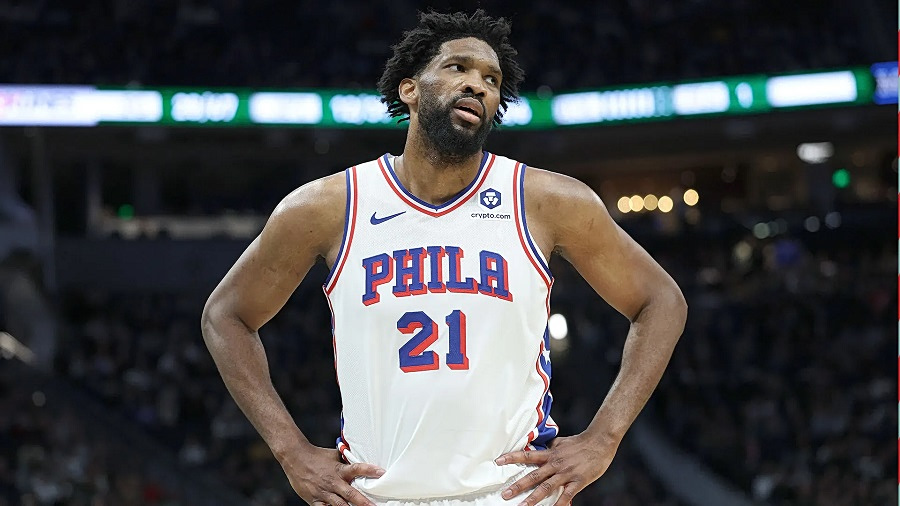 Πήρε εξιτήριο ο Τζοέλ Εμπίντ μετά την επέμβαση στην οποία υποβλήθηκε