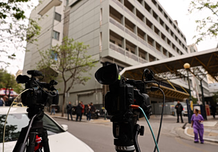 Γιώργος Μυλωνάκης: «Είναι πολύ νωρίς, κρίσιμες οι δύο εβδομάδες, πάμε μέρα με τη μέρα» λέει ο χειρουργός του