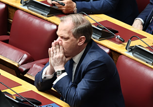 Για όλα φταίνει το «επώνυμο», λέει ο Καραμανλής – Δηλώνει αθώος και επαναλαμβάνει ότι δεν θα πολιτευτεί