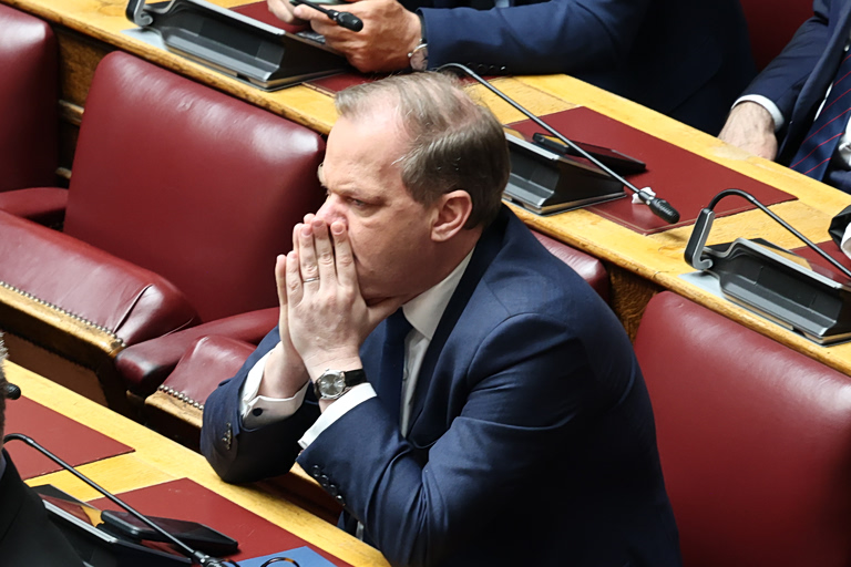 Για όλα φταίνει το «επώνυμο», λέει ο Καραμανλής – Δηλώνει αθώος και επαναλαμβάνει ότι δεν θα πολιτευτεί