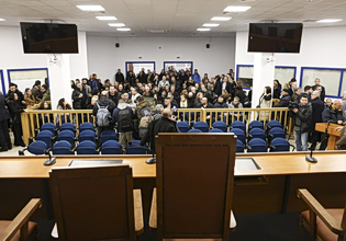 Σύλλογος Συγγενών Θυμάτων Τεμπών: Προσπάθεια συγκάλυψης η αναβολή της δίκης για τα χαμένα  βίντεο