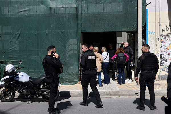 Τι λένε τα ξένα ΜΜΕ για τους πυροβολισμούς του 89χρονου σε ΕΦΚΑ και Πρωτοδικείο