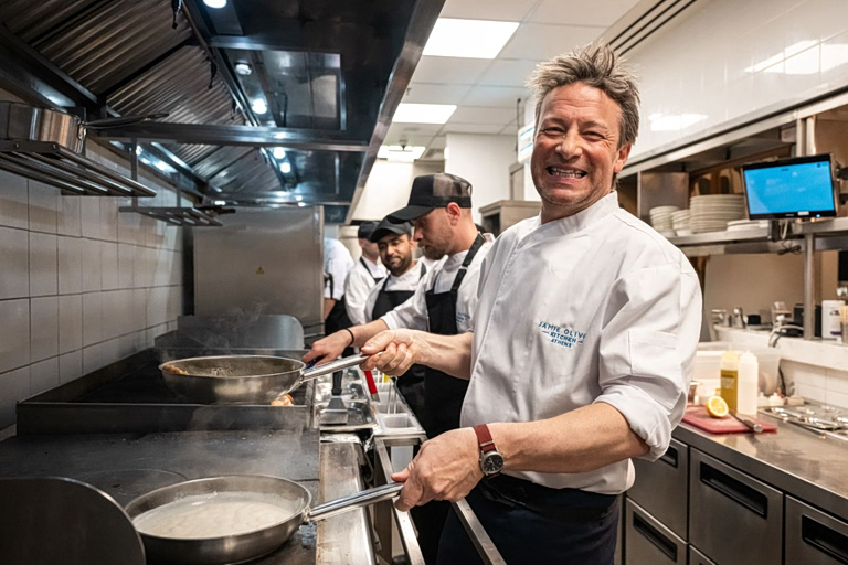 Ο Τζέιμι Όλιβερ στην Αθήνα – «Εδώ αισθάνομαι σαν παλιός φίλος»