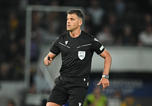 Ο πρώτος διαιτητής που απέβαλε τον Μέσι θα σφυρίξει ΑΕΚ-ΠΑΟΚ