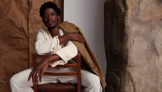O Labrinth «δεν θα αφήσει κανέναν να του φέρεται σαν σκουπίδι»