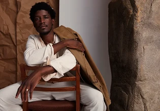O Labrinth «δεν θα αφήσει κανέναν να του φέρεται σαν σκουπίδι»