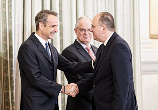 Υπόθεση Λαζαρίδη: Ανοιχτή πληγή για το Μαξίμου, παρά την (όψιμη) παραίτηση – Γιατί η αποχώρηση από την κυβέρνηση έγινε μονόδρομος