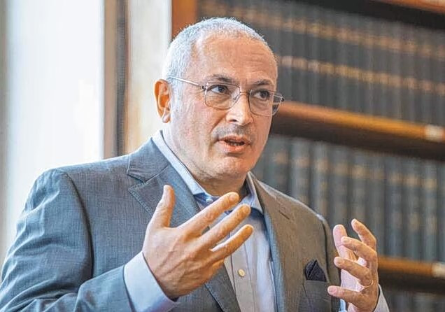 εικόνα που δείχνει τον Μιχαήλ Χοντορκόφσκι