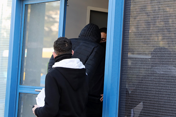 Παράσυρση 16χρονης στη Λιοσίων: Ελεύθερη η ιδιοκτήτρια της μηχανής και ο διαχειριστής του δικύκλου