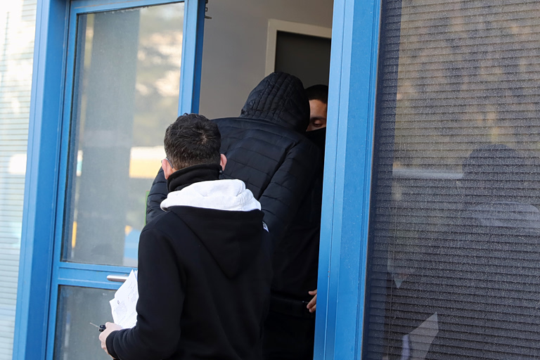 Παράσυρση 16χρονης στη Λιοσίων: Ελεύθερη η ιδιοκτήτρια της μηχανής και ο διαχειριστής του δικύκλου