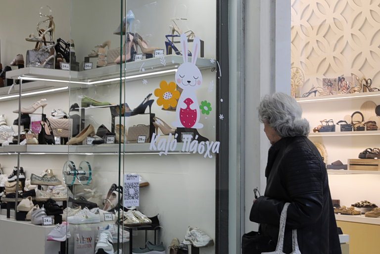 Το ωράριο των καταστημάτων έως τη Δευτέρα του Πάσχα σε Αθήνα, Θεσσαλονίκη και Πειραιά