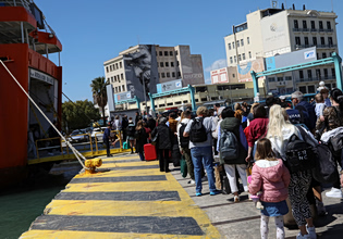 Κορυφώνεται η μαζική έξοδος του Πάσχα – Αυξημένα μέτρα της Τροχαίας, σε επιφυλακή το Λιμενικό