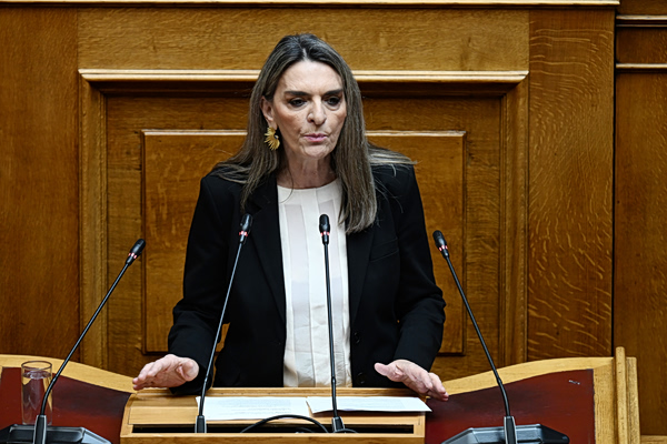 Πέρκα στη Βουλή: Δεν μιλάμε για «παθογένειες» – Μιλάμε για καθεστώς, για ανεξέλεγκτη εξουσία