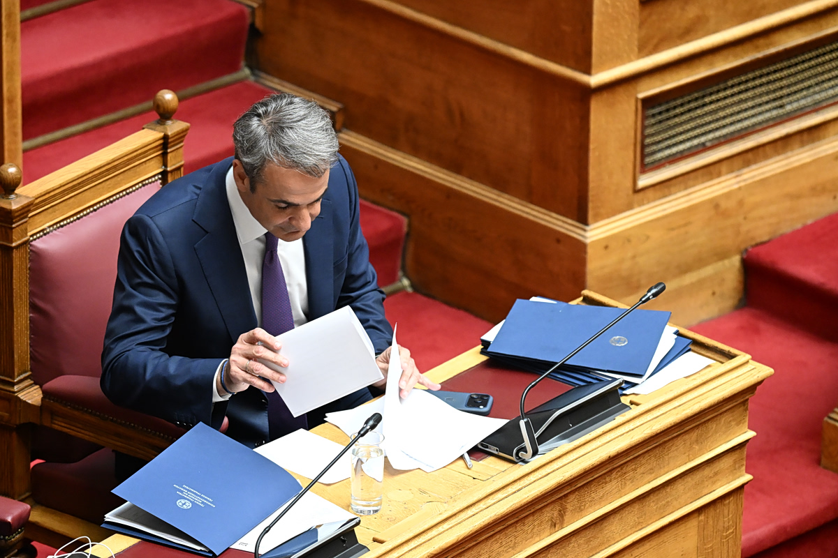 Μητσοτάκης: Αντιμέτωπος με σκάνδαλα και δημοσκοπική κατρακύλα ανακοινώνει μέτρα οικονομικής στήριξης