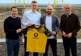 Νίκο Σλότερμπεκ: Τον ήθελαν Ρεάλ και Μπάγερν, ανανέωσε με τη Ντόρτμουντ