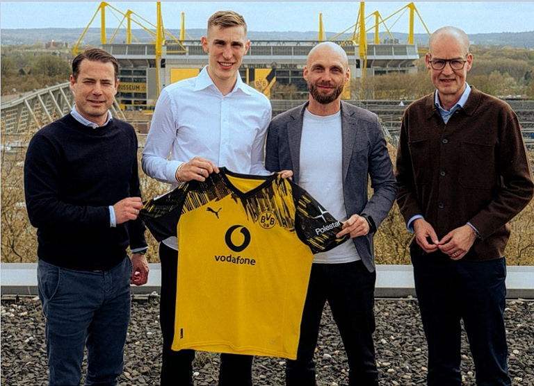 Νίκο Σλότερμπεκ: Τον ήθελαν Ρεάλ και Μπάγερν, ανανέωσε με τη Ντόρτμουντ