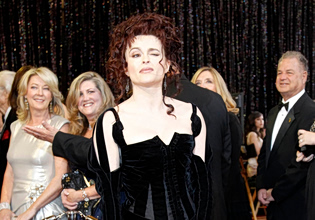 Η Ελένα Μπόναμ Κάρτερ αποχωρεί από την 4η σεζόν του «The White Lotus»