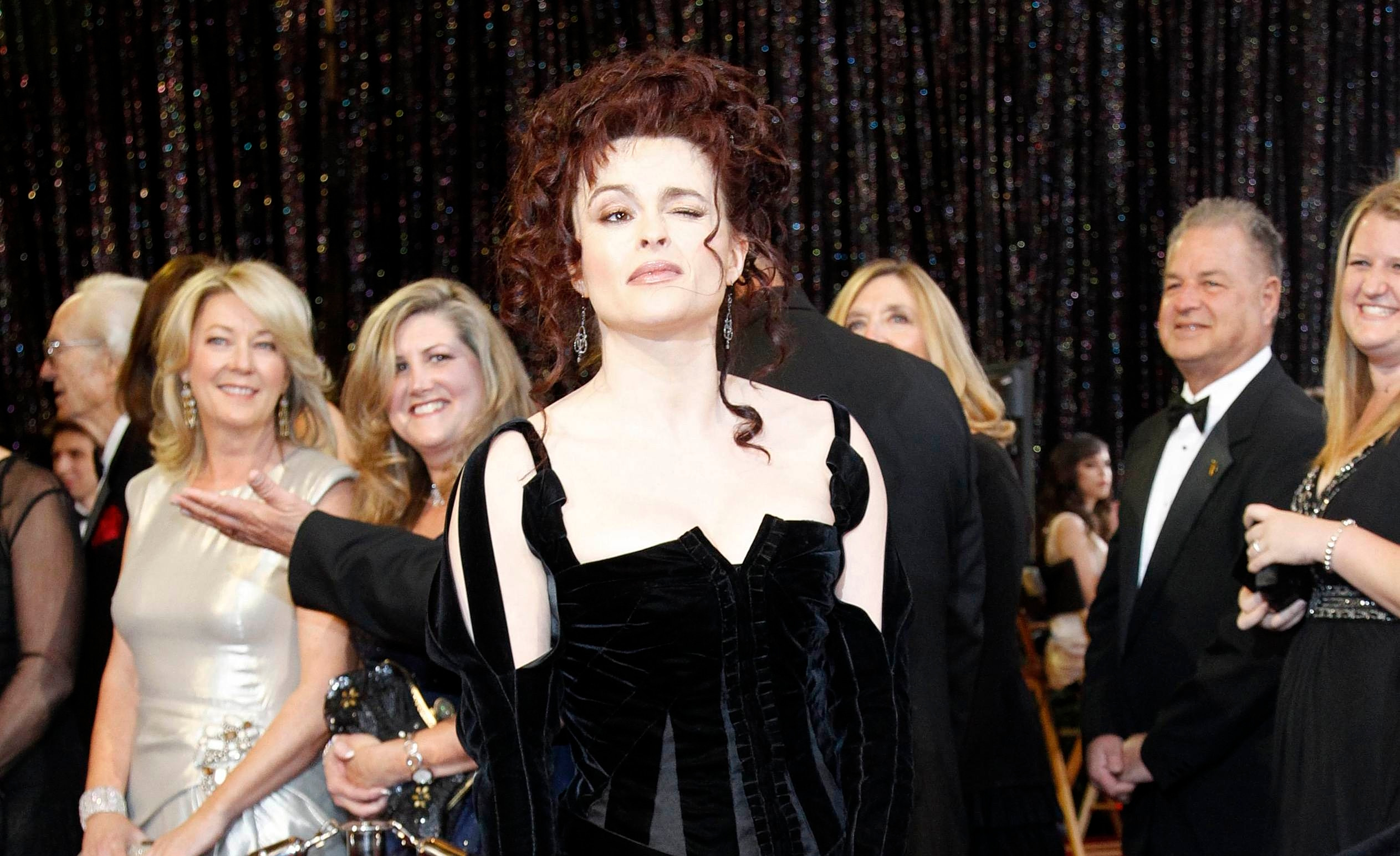 Η Ελένα Μπόναμ Κάρτερ αποχωρεί από την 4η σεζόν του «The White Lotus»