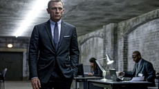 Ντάνιελ Κρεγκ – Ρέιτσελ Βαις: Στην περιφορά του Επιταφίου στον Άγιο Κωνσταντίνο Γλυφάδας