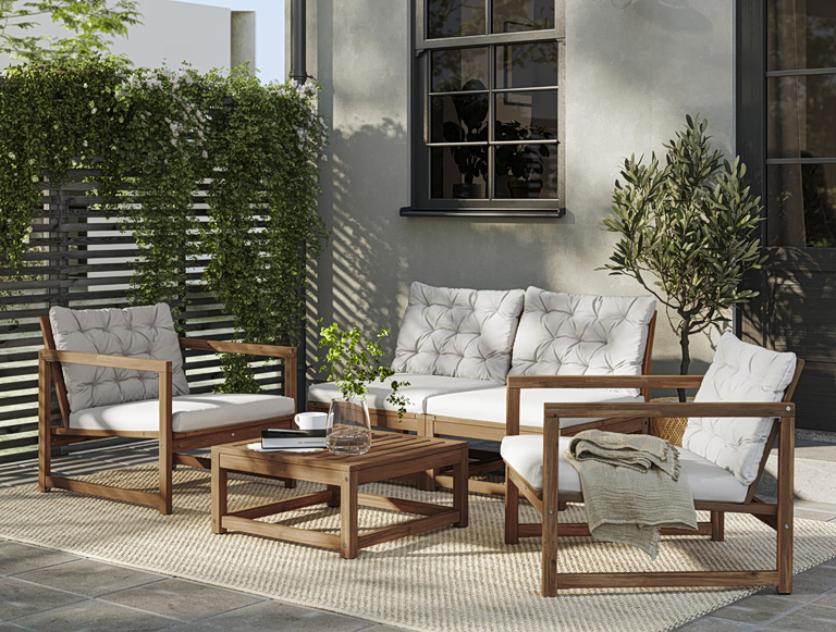 Υποδεχόμαστε την άνοιξη φέρνοντας το «μέσα» έξω και κάνοντας level up στους εξωτερικούς χώρους του σπιτιού