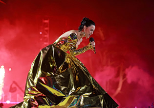 Κέιτι Πέρι: Πέταξε την πιστωτική της κάρτα στη Φοντάνα Ντι Τρέβι γιατί δεν είχε κέρματα