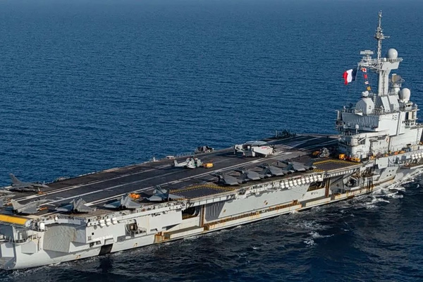 Στη Σούδα το αεροπλανοφόρο «Charles de Gaulle»