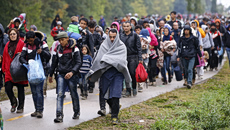 «Κέντρα επαναπροώθησης»: Πώς η απέλαση μεταναστών εκτός της ΕΕ θέτει σε κίνδυνο τα ανθρώπινα δικαιώματα