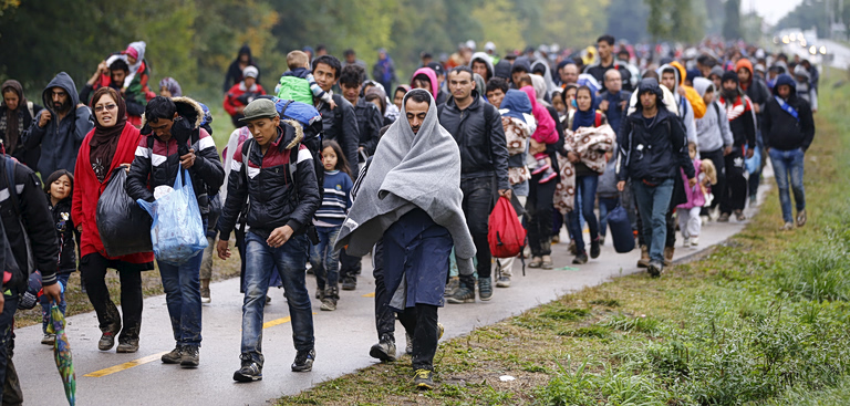 «Κέντρα επαναπροώθησης»: Πώς η απέλαση μεταναστών εκτός της ΕΕ θέτει σε κίνδυνο τα ανθρώπινα δικαιώματα