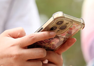 «Χαμένοι» στο Διαδίκτυο: Επτά ώρες online, 44 χρόνια σε οθόνες – Η νέα πραγματικότητα της ψηφιακής ζωής