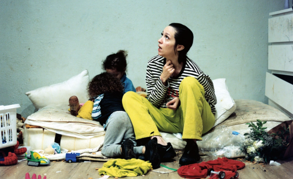 Η ωμή ζωή μιας ανύπαντρης μητέρας με μικρά παιδιά