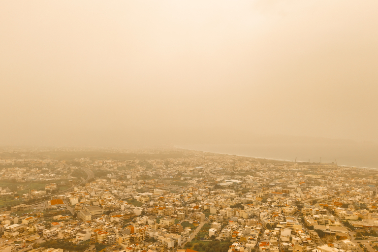 Καιρός: Ερχεται νέο κύμα αφρικανικής σκόνης – Υψηλές θερμοκρασίες και λασποβροχές