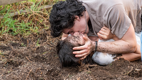 Η «Σύγκρουση» είναι ήδη εδώ – Η πρώτη φωτογραφία από τη νέα σειρά του MEGA που θα συζητηθεί