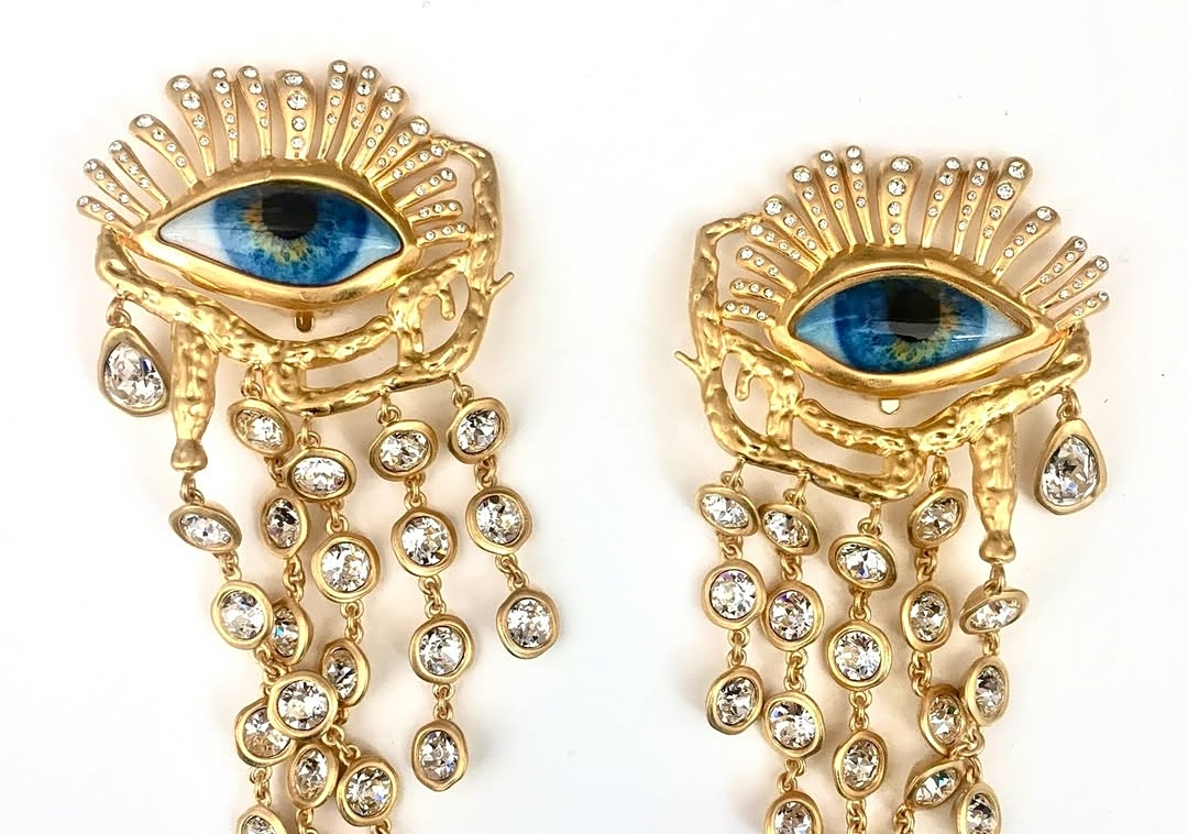 Έλζα Σκιαπαρέλι: Η σχεδιάστρια που έκανε τη μόδα τέχνη