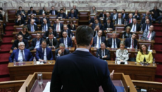 Κορυφώνεται η εξέγερση των «γαλάζιων» βουλευτών κατά του στενού πυρήνα του «επιτελικού κράτους» – Κεραυνοί στο κοινό άρθρο των 5