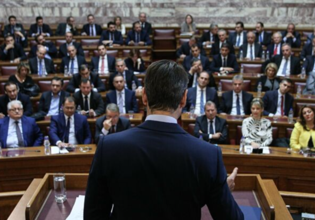 Κορυφώνεται η εξέγερση των «γαλάζιων» βουλευτών κατά του στενού πυρήνα του «επιτελικού κράτους» – Κεραυνοί στο κοινό άρθρο των 5