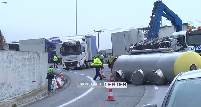 Καβάλα: Βυτιοφόρο ανετράπη στην Εγνατία Οδό – Δείτε βίντεο