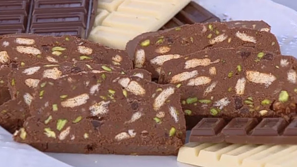 Συνταγή: Μωσαϊκό σοκολάτας με κουβερτούρα και φιστίκια