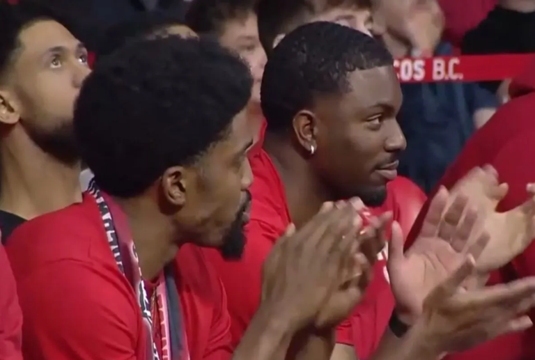 Ο Κίναν Έβανς επέστρεψε στο ΣΕΦ και αποθεώθηκε από τον κόσμο του Ολυμπιακού (vid)