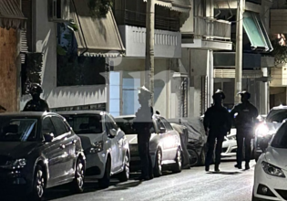 Νέος Κόσμος: Παραμένει ταμπουρωμένος στο διαμέρισμα ο 55χρονος που είχε χτυπήσει τη μητέρα του