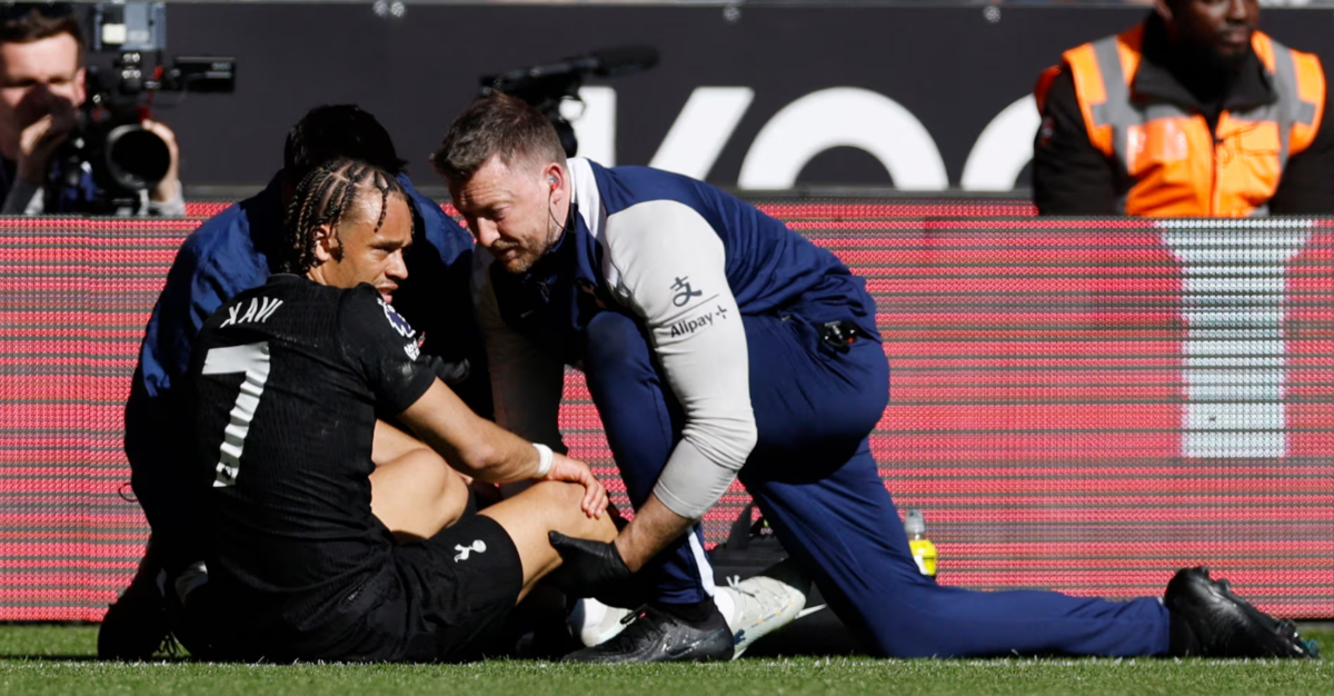 Σοκ σε Τότεναμ και εθνική Ολλανδίας: Ρήξη χιαστού ο Τσάβι Σίμονς, χάνει το Μουντιάλ