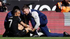 Σοκ σε Τότεναμ και εθνική Ολλανδίας: Ρήξη χιαστού ο Τσάβι Σίμονς, χάνει το Μουντιάλ