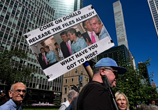 Ο Τζέφρι Έπσταϊν παρουσίαζε τον εαυτό του σε Ινδό μεγιστάνα ως «insider» του Λευκού Οίκου του Τραμπ