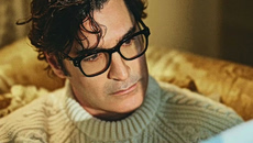 Ο Χριστόφορος Παπακαλιάτης εμπνεύστηκε το «Δυο μέρες μόνο» μια νύχτα που «ήταν πίτα» ακούγοντας Γαλάνη